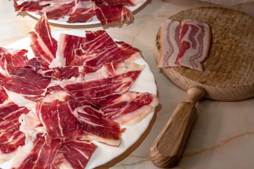 Composition of a plate of Smoked Spanish Ham