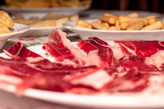 Composition of a plate of Smoked Spanish Ham