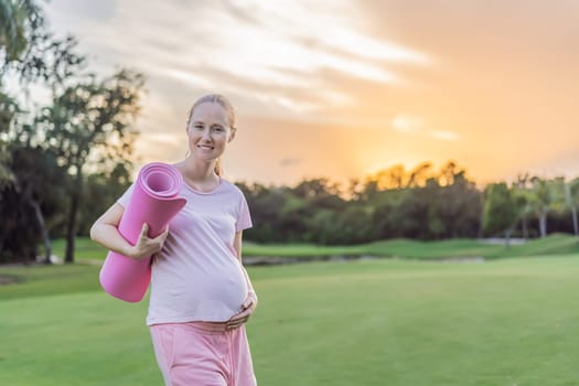 Energetic pregnant woman takes her workout outdoors, using an exercise mat for a refreshing and health-conscious outdoor exercise session.