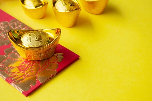 Golden ingot on top of red packets with customizable space for text or wishes.