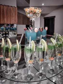 The hotel's restaurant offers a variety of cocktails with fruits in beautiful glass glasses. Meals are served according to the buffet system.