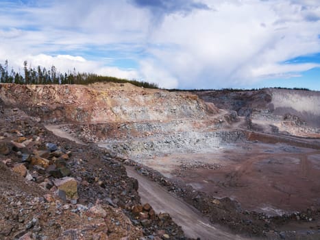 granite quarry, the cut method open-pit mining
