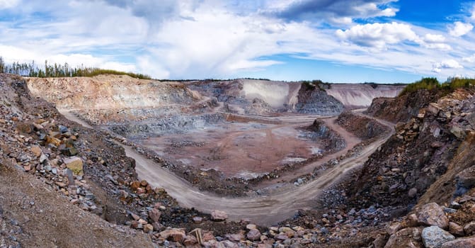 granite quarry, the cut method open-pit mining