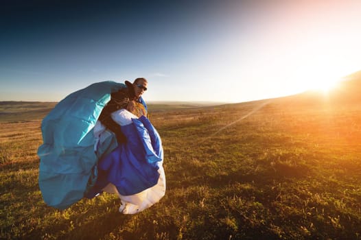 The guy holds the lines of a paraglider in his hands close-up. A male paraglider carries a paraglider to a pasture. The pilot checks the paraglider's lines to ensure they are not damaged.