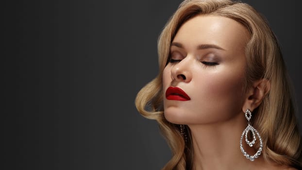 Beautiful Sexy Woman with Fashion Make-up and Blond Curly Wave Hairstyle, Bright Accessories. Glamour Pin-up Girl with Red lips. American Diva Style with Brilliant Earrings and Rings