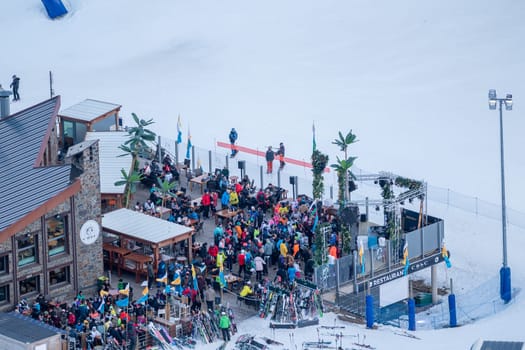 Grandvalira, Andorra: 2024 31 January: People dancing at the Apres Ski in Bar at the Grandvalira ski resort in 2023.