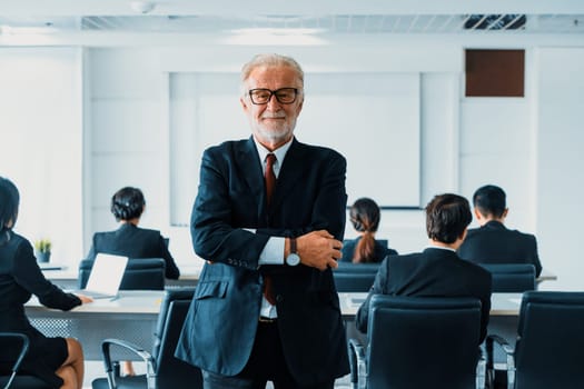 Senior executive CEO manager standing in front of team members Business leadership concept. uds