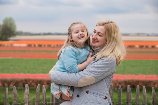 Mother and daughter laughing in Keukenhof park.