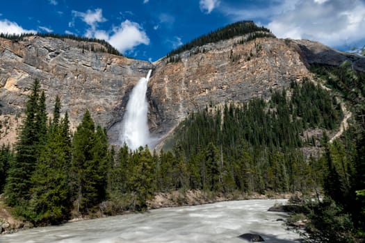 Takkakaw Falls yoho Park view