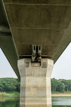 Reinforced concrete support for a road bridge