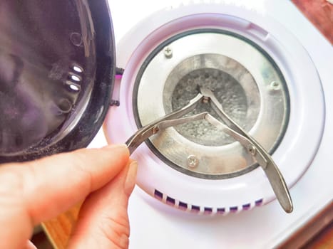 Tool for high-temperature sterilization and cleaning of metal manicure tools. Sterilization of nail clippers at home or in a beauty salon