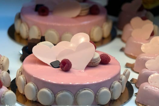 Hearth shaped love pink cake detail