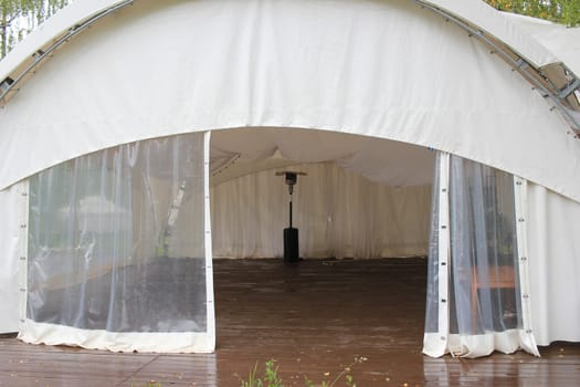 Photo A white tent veranda is a street stage for performances and celebrations.