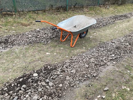 Construction of road filling the with gravel