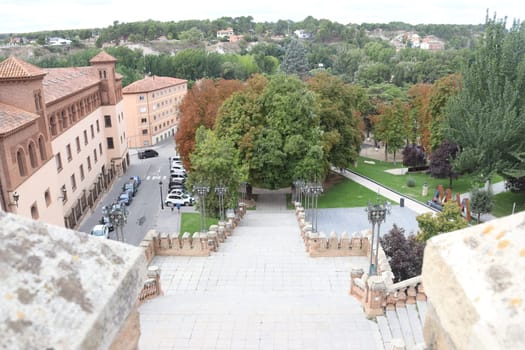 a view of the Escalinata del Ovalo stairway, an imposing brickwork stairway in Teruel, Spain, on a sunny day