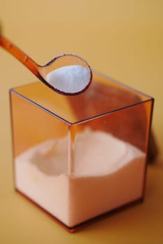 spoon pick salt from a container .