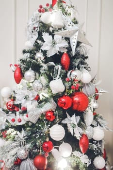 Christmas tree with white and red balls