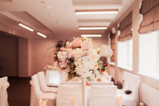 wedding decoration with flowers. Wedding restaurant decor. 