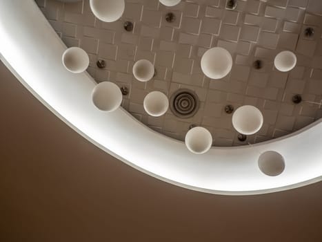 Round lamp, hanging alternating high and low, decorating the ceiling