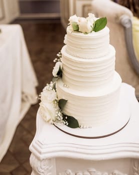  wedding cake with flowers. birthdays and events.