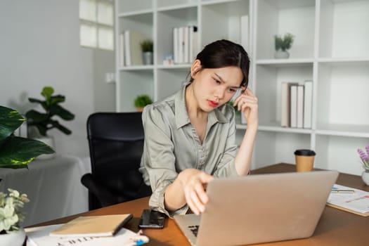 Business woman sitting thinking about work and meeting with connected.