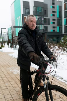 European elderly man rents a bicycle to ride around the city.
