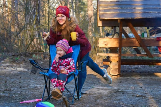 an outing or occasion that involves taking a packed meal to be eaten outdoors