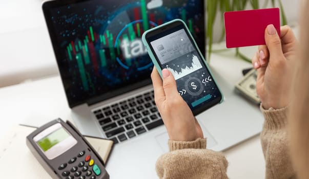 Making a mobile payment via a smartphone with frameless design