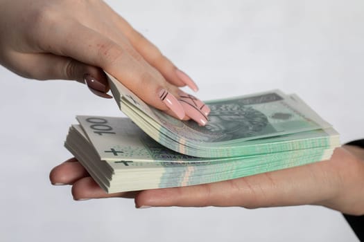 A smart way to bundle paper banknotes before accepting them.