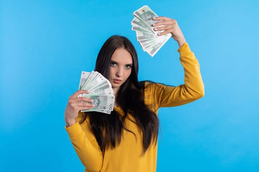 The teenager holds a large sum of money in her hand and is ready to give it to her.