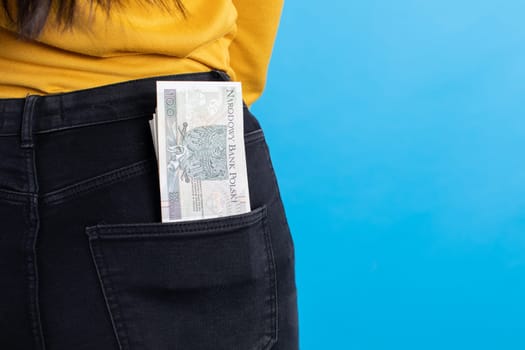 A cash file in the back pocket is a sign of financial wealth.