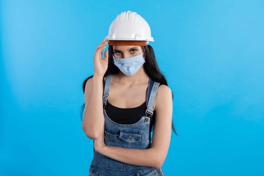 During the ongoing outbreak of the coronovirus, safety regulations are also tightened at the construction site to prevent it being seen.