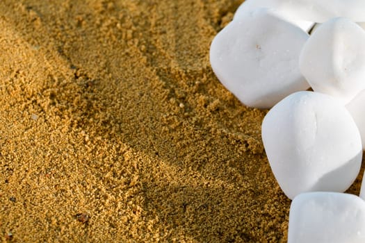 White round rocks lie on the squeak just off the shore. Hot and sunny vacation day.