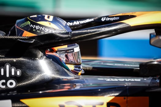 MELBOURNE, AUSTRALIA - MARCH 24: Oscar Piastri of Australia drives the McLaren MCL38 during the 2024 Australian Grand Prix at Albert Park in Melbourne, Australia