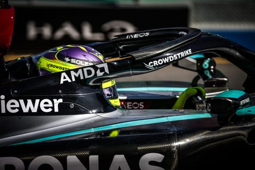 MELBOURNE, AUSTRALIA - MARCH 24: Lewis Hamilton of Great Britain drives the Mercedes AMG Petronas F1 Team W15 during the 2024 Australian Grand Prix at Albert Park in Melbourne, Australia