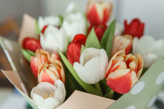 Spring Inspiration: Tulip Bouquet in Honor of International Women's Day