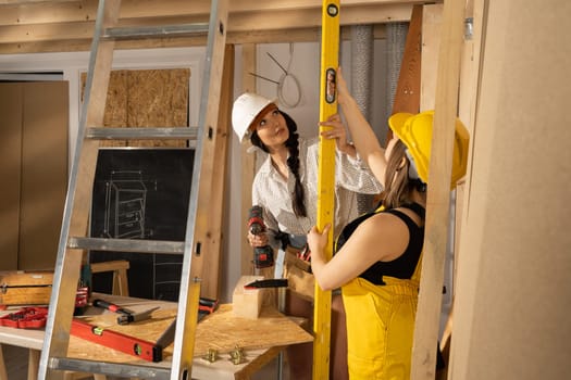 On receipt, the commission checks the accuracy of the work. Measuring the plumb of wooden poles.