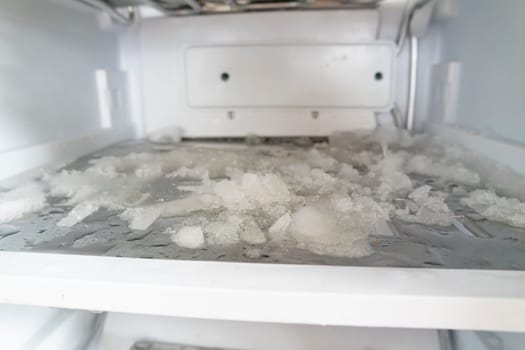 Ice in the freezer, Defrosting of the fridge and freezer.