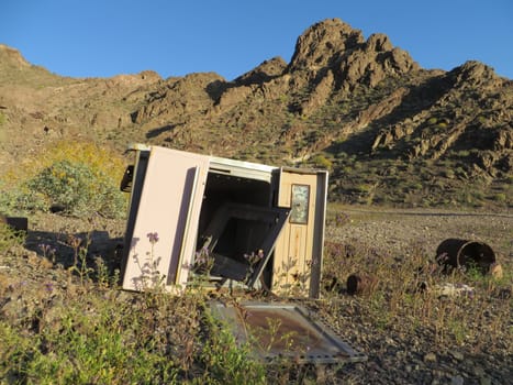 Abandoned Pink Stove in the Arizona Desert. High quality photo