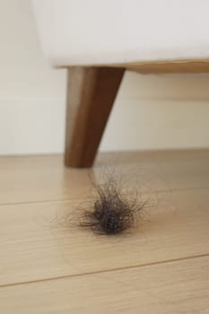 women lost hair drops on floor .