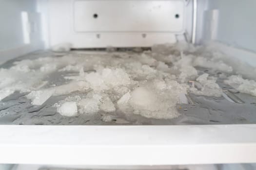 Ice in the freezer, Defrosting of the fridge and freezer.