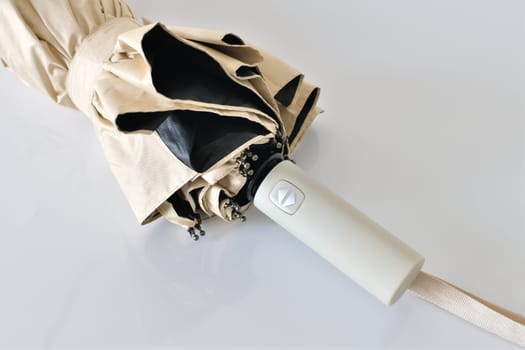 Automatic umbrella handle with opening and a closing button