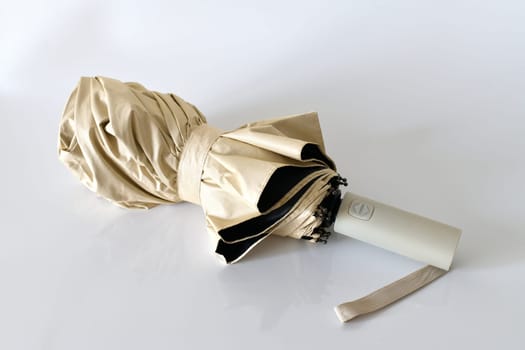 Automatic umbrella handle with opening and a closing button