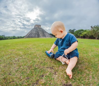 Baby traveler, tourists observing the old pyramid and temple of the castle of the Mayan architecture known as Chichen Itza. These are the ruins of this ancient pre-columbian civilization and part of humanity.