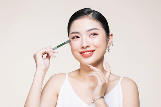 a young woman having eyeshadow added to her eyelids