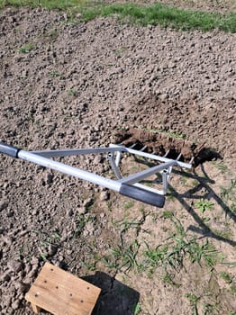 Hand shovel for digging and loosening the a garden