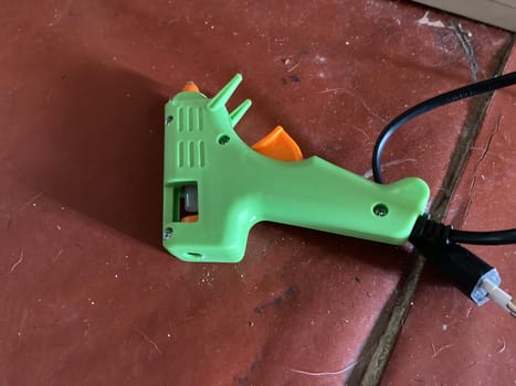 Gluing plastic containers using a the gun