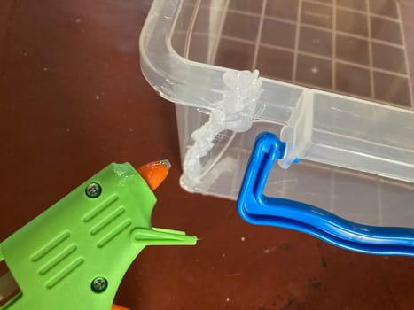 Gluing plastic containers using a the gun
