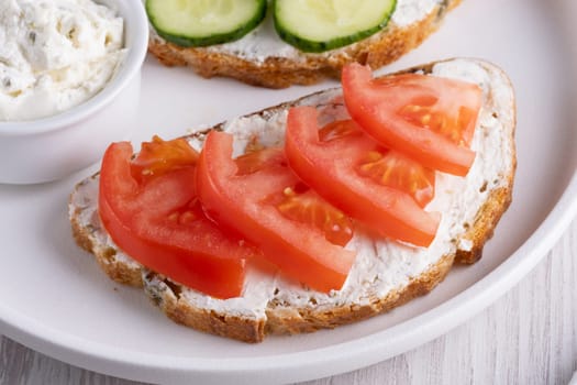 Olive bread with cottage cheese and tomatoes.