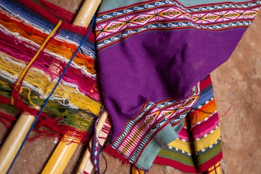 Weaving cloth from alpaca fur with a design by hand